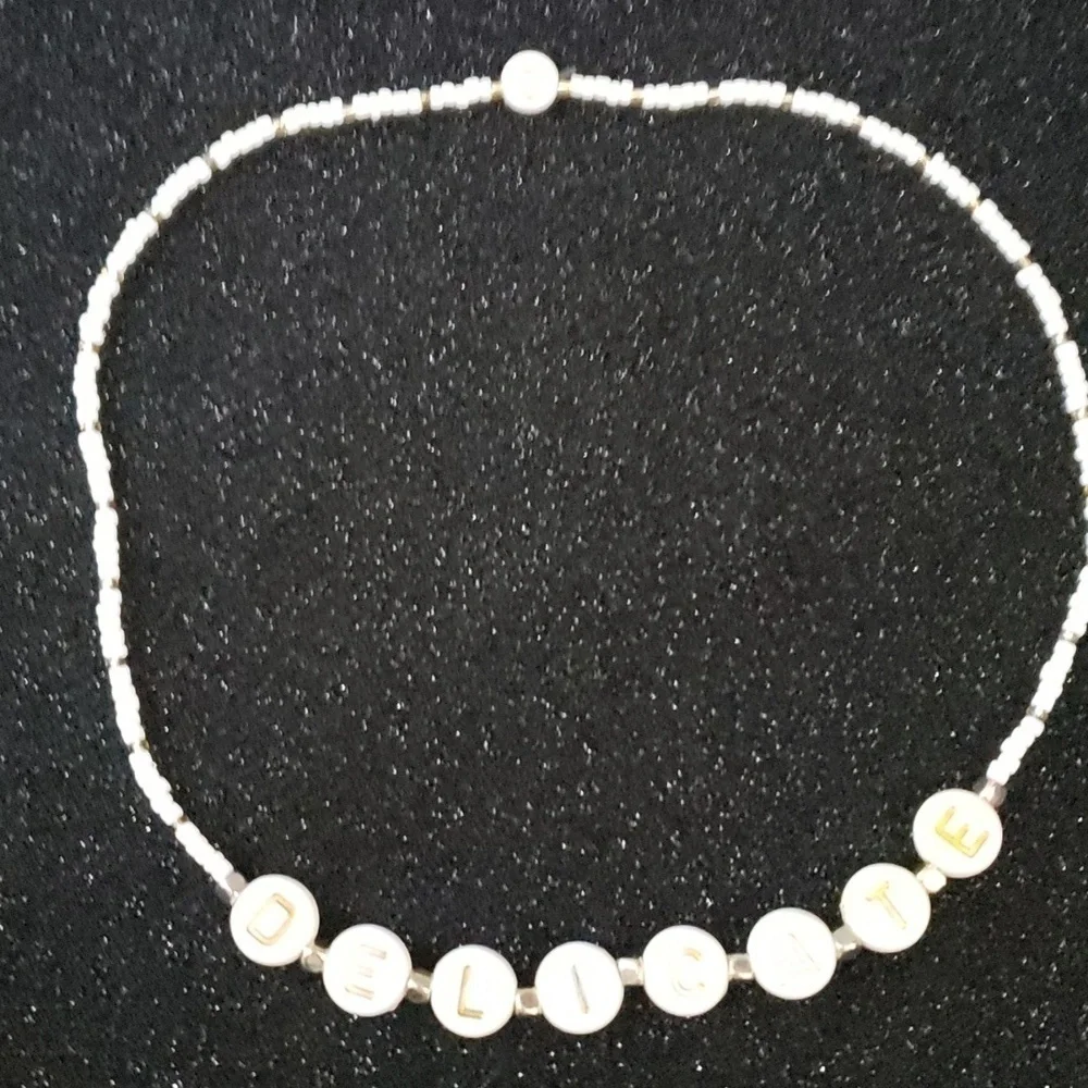 Taylor Swift Delicate Elastic Beaded Necklace Handmade - Picture 4 of 5